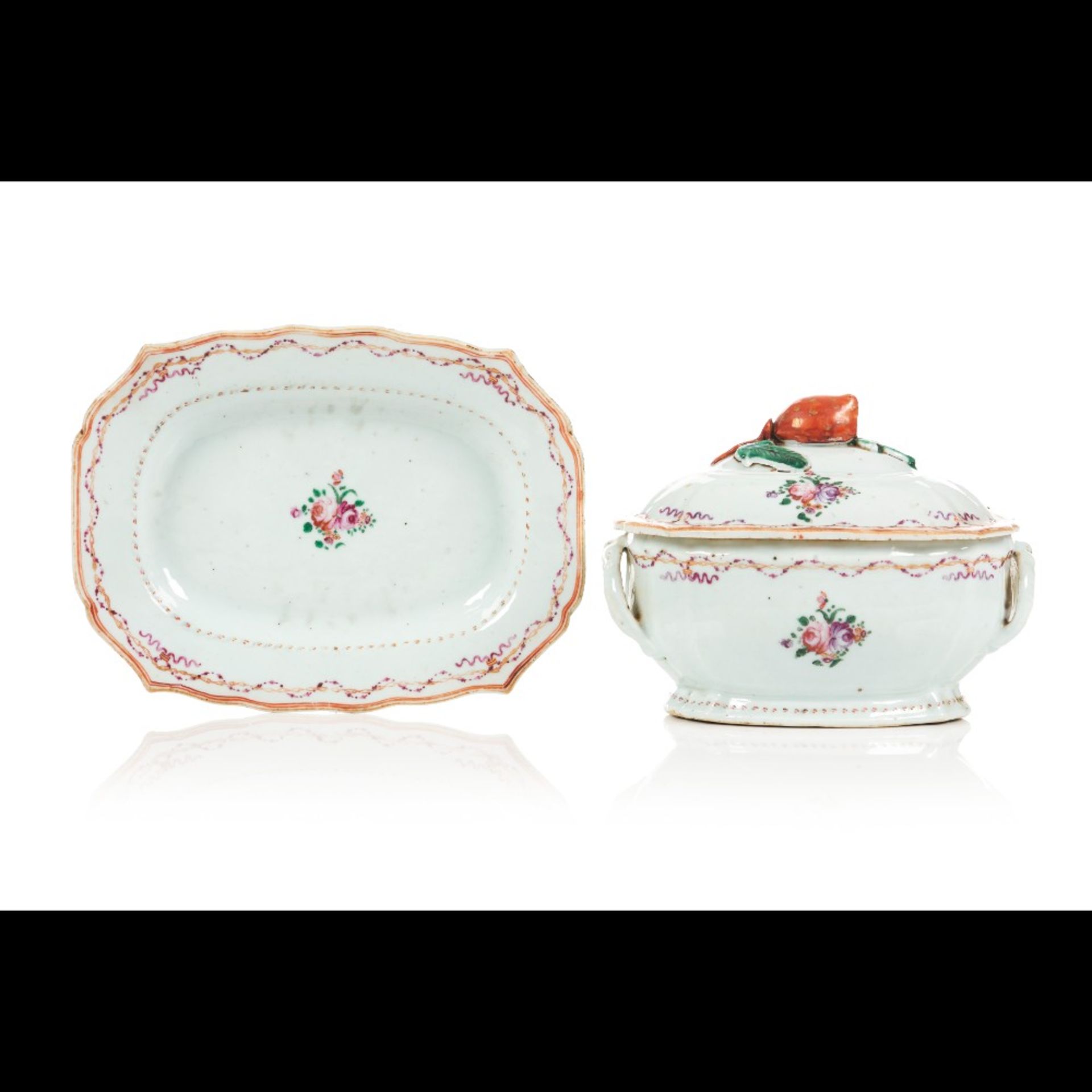  A small tureen with cover and tray