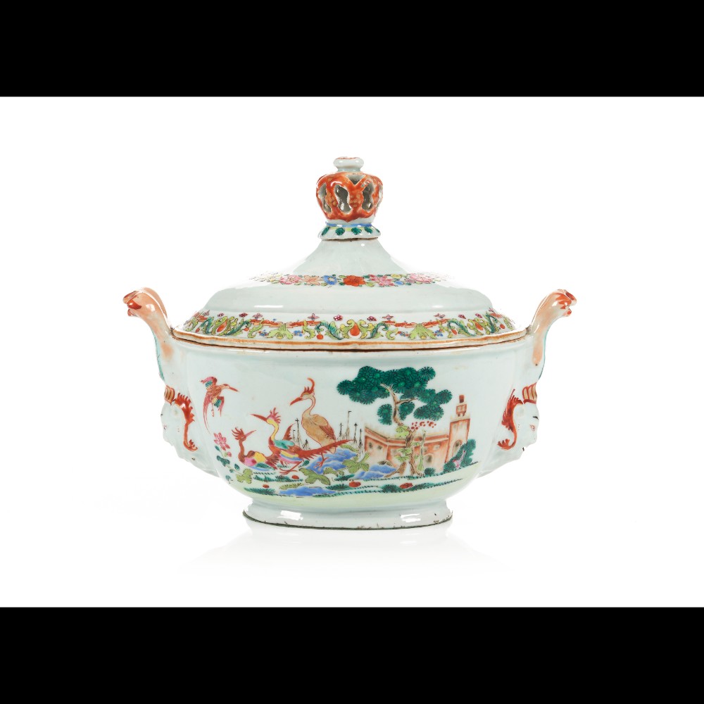  A small tureen with cover 