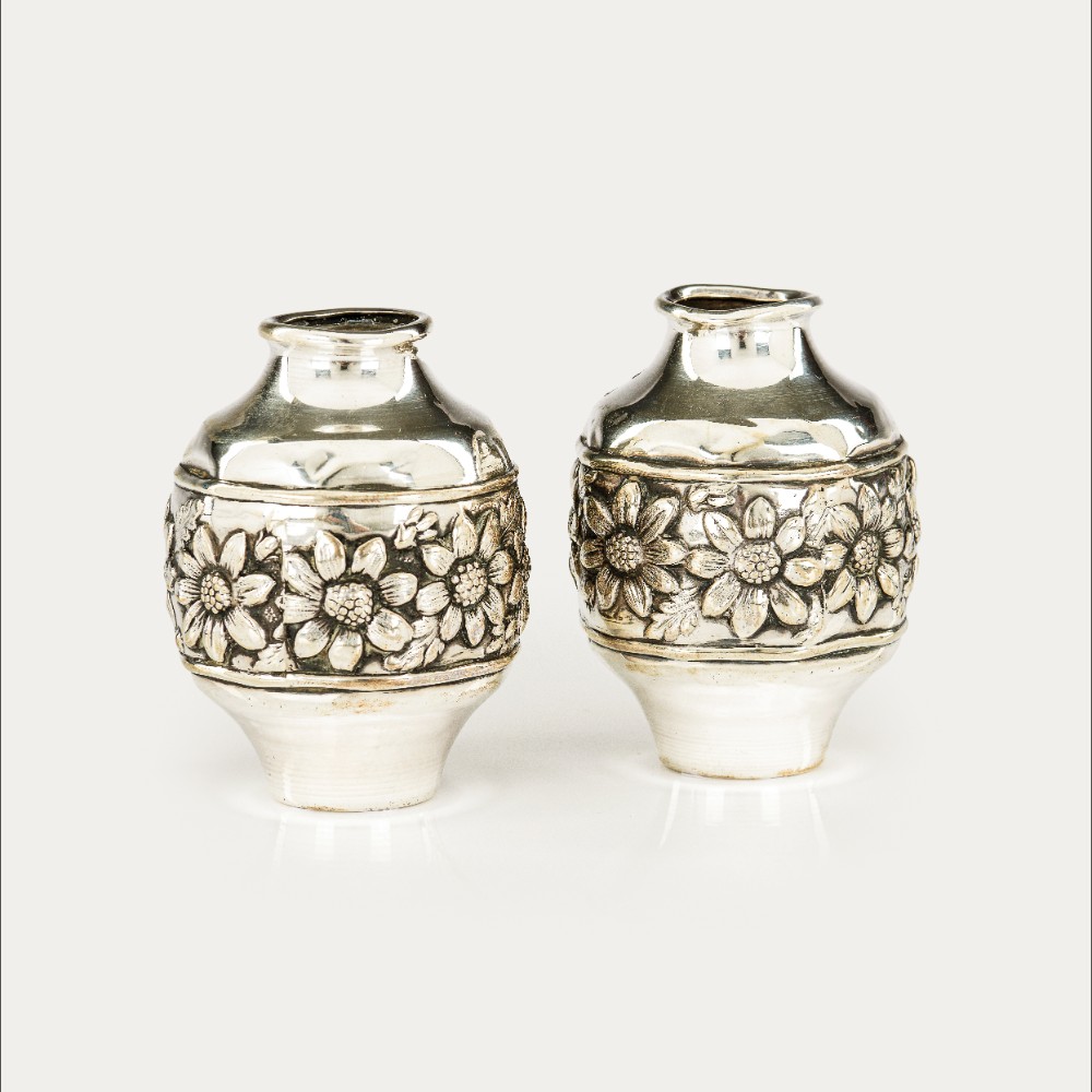  A pair of vases