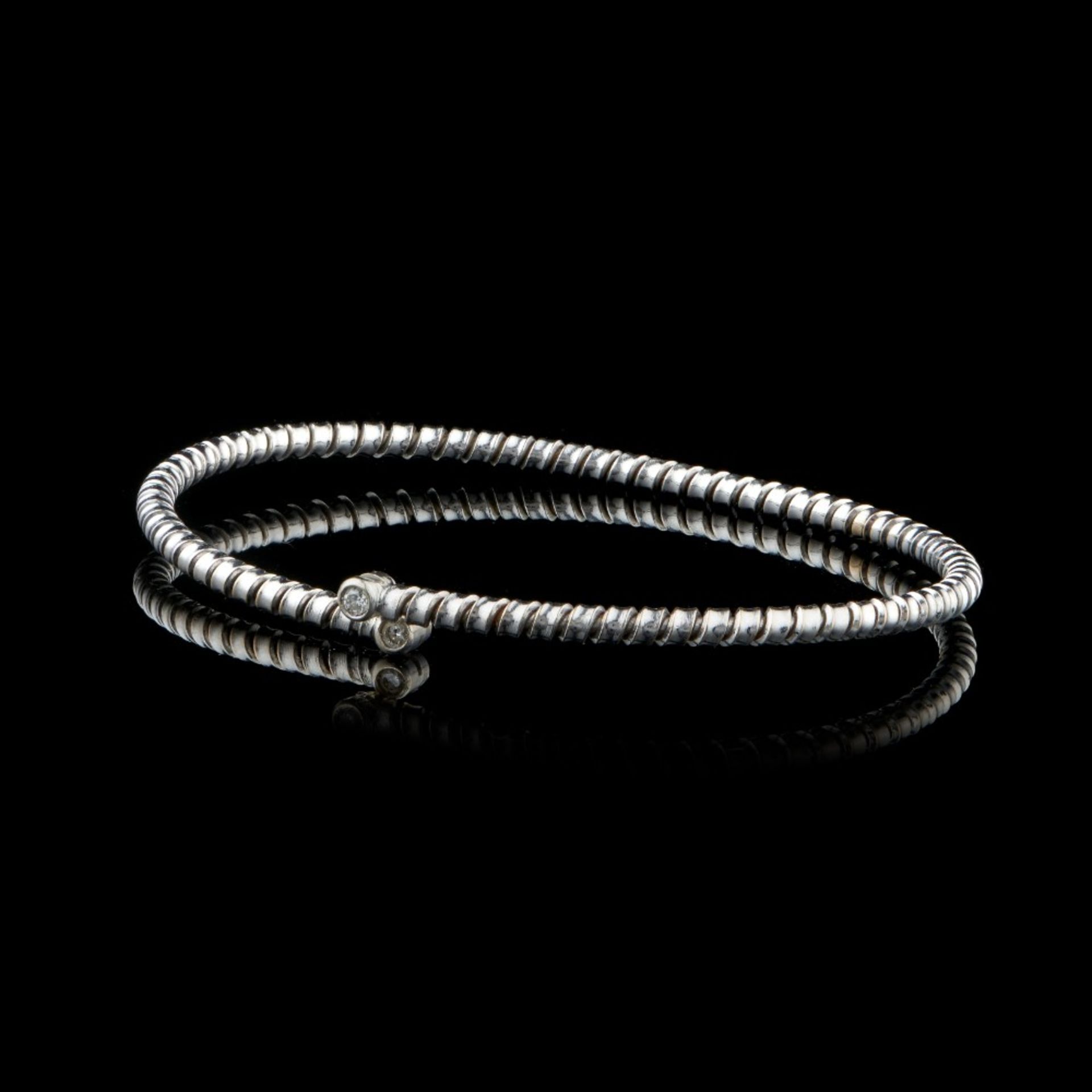  A semi-rigid bracelet