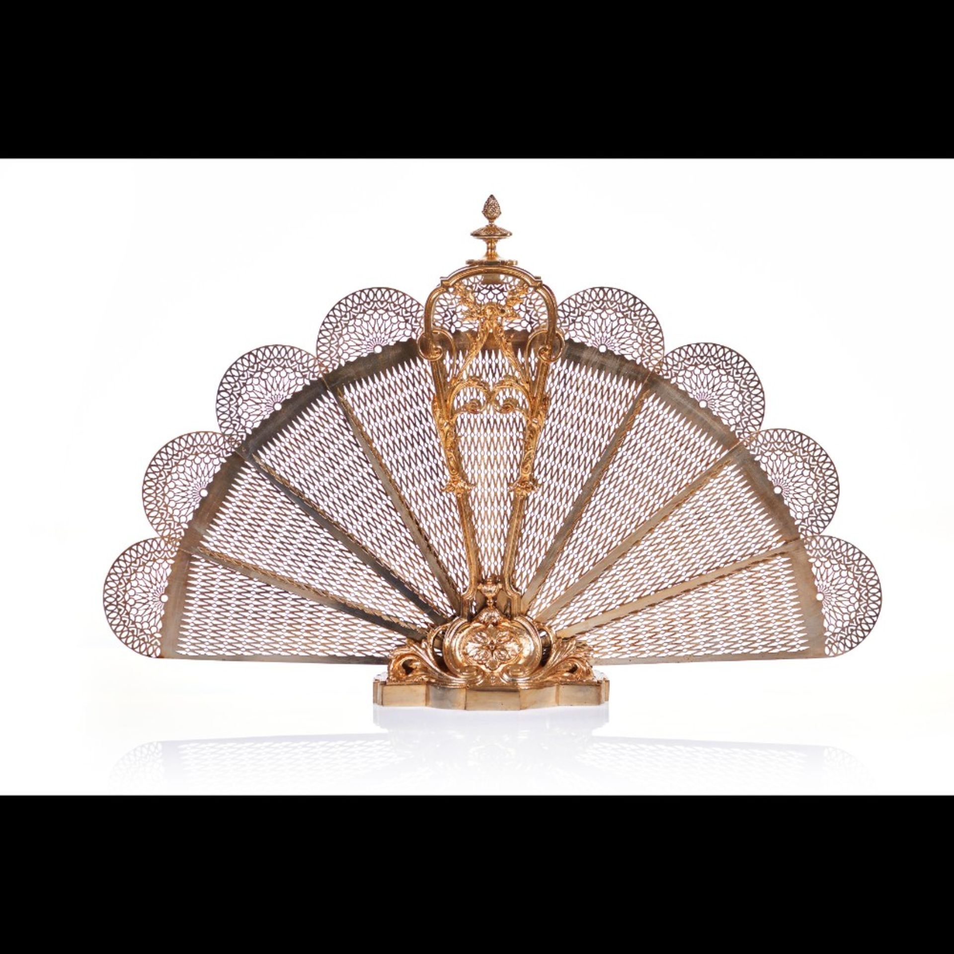  A fan shaped fire screen