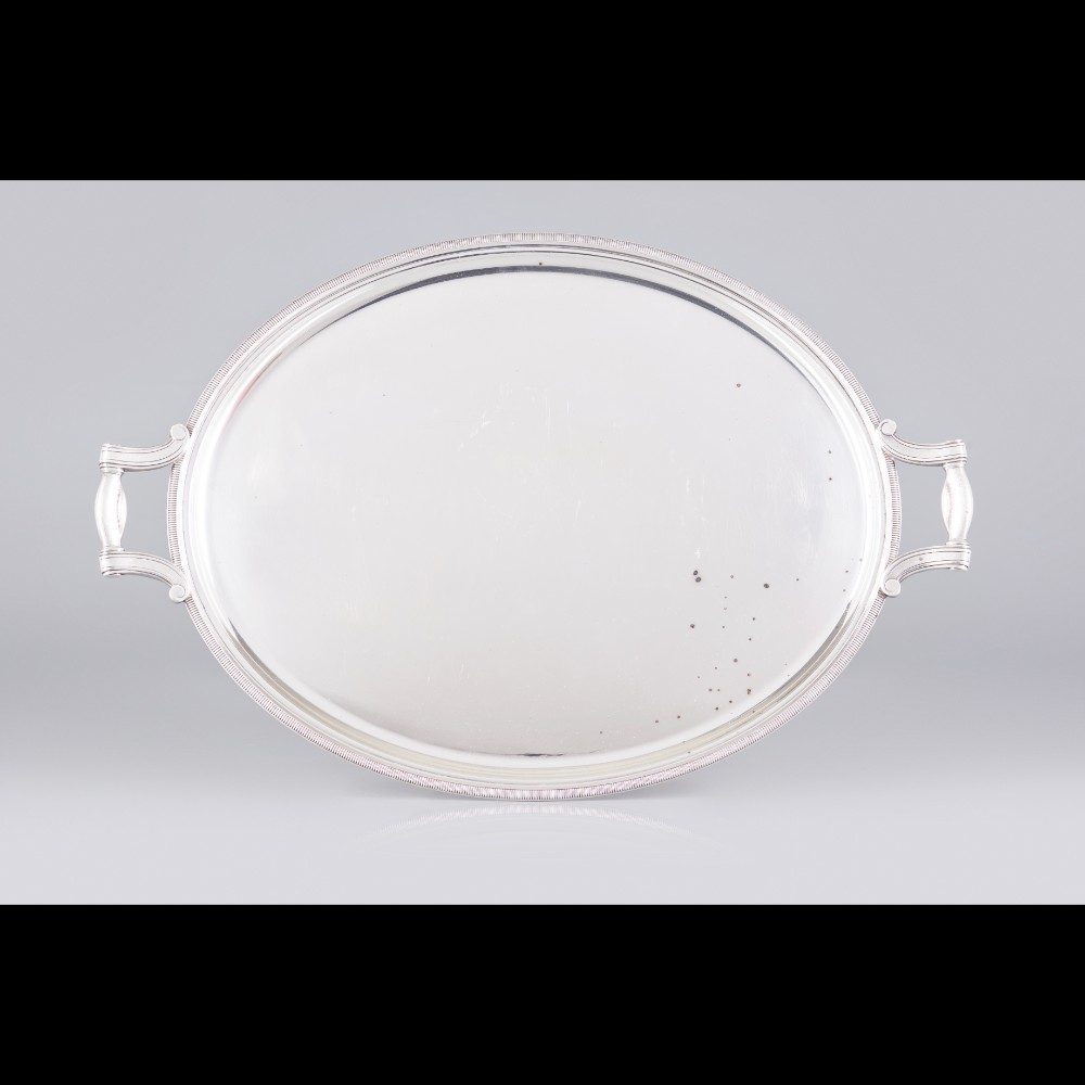  An oval tray