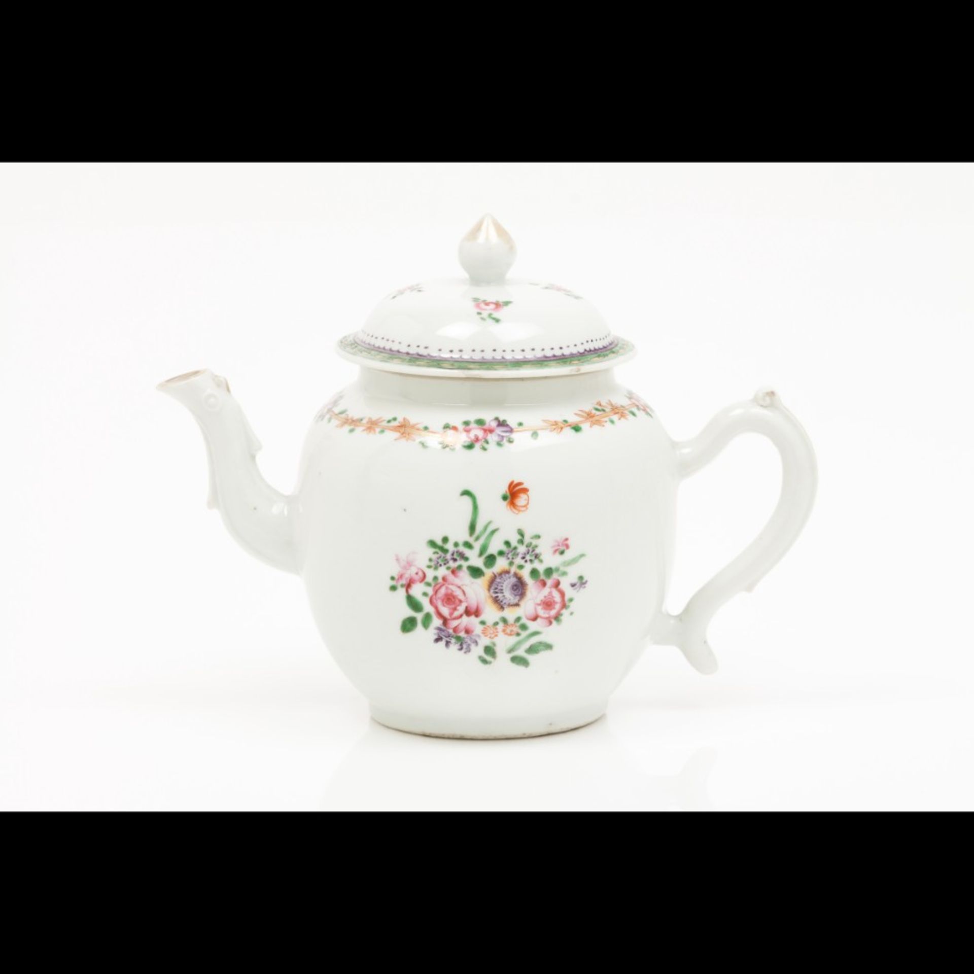  A teapot and cover