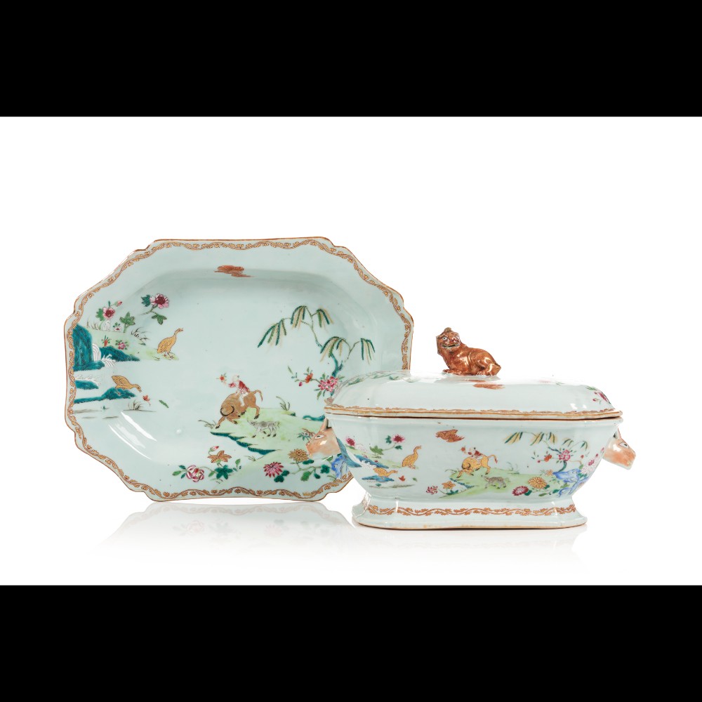  A tureen with cover and tray