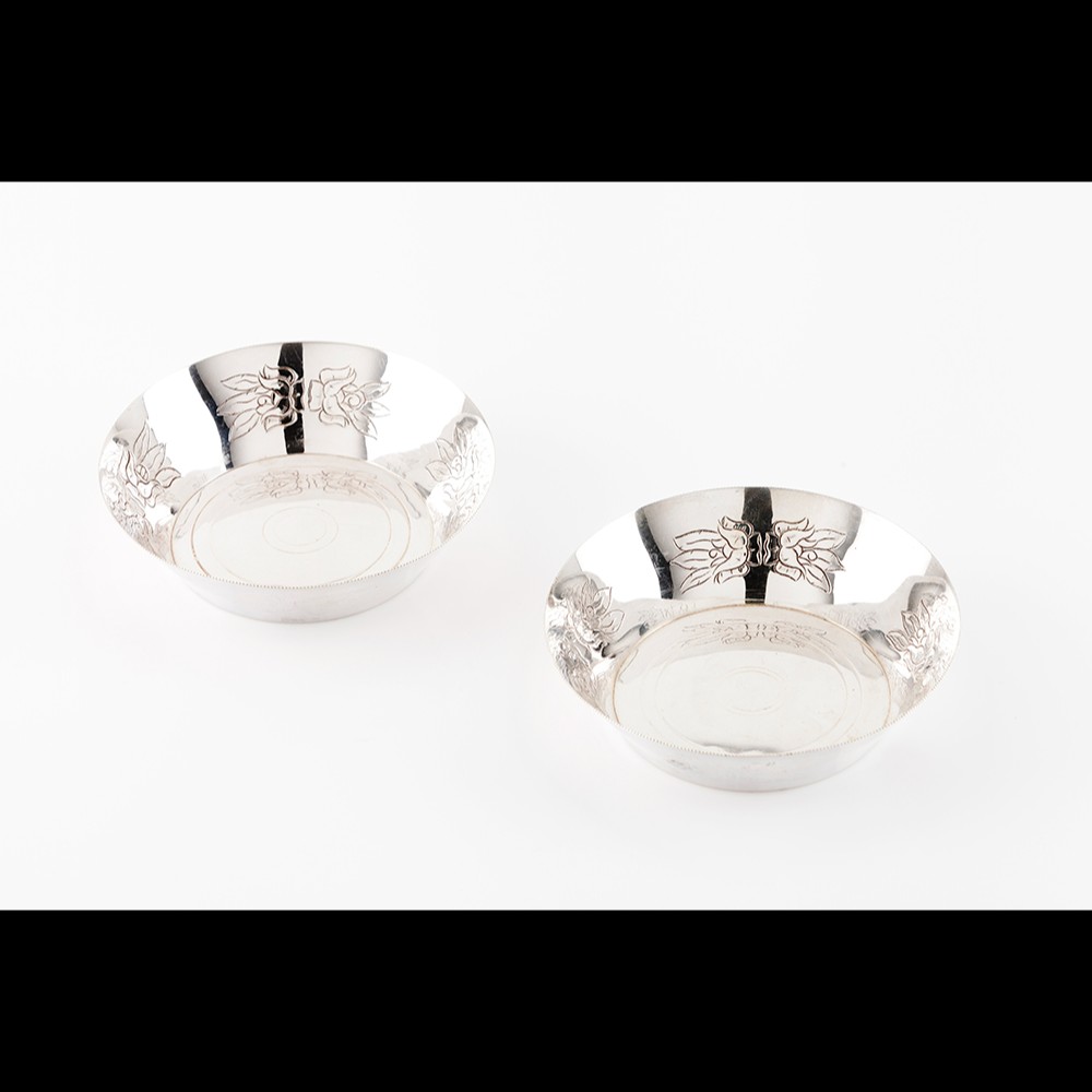  A pair of small bowls