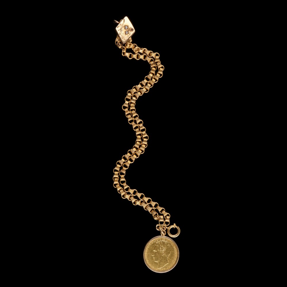  A bracelet and pendant