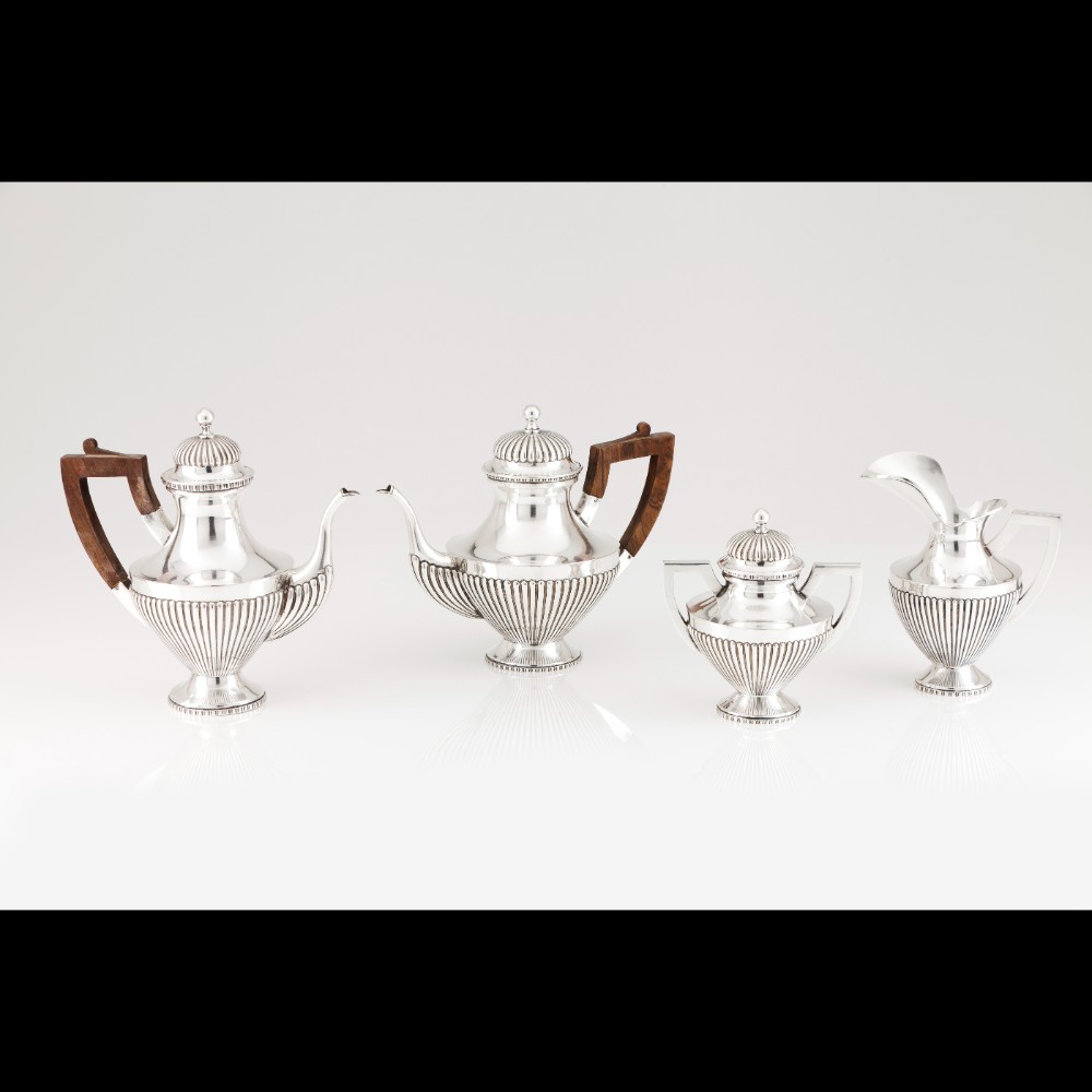  A tea and coffee set