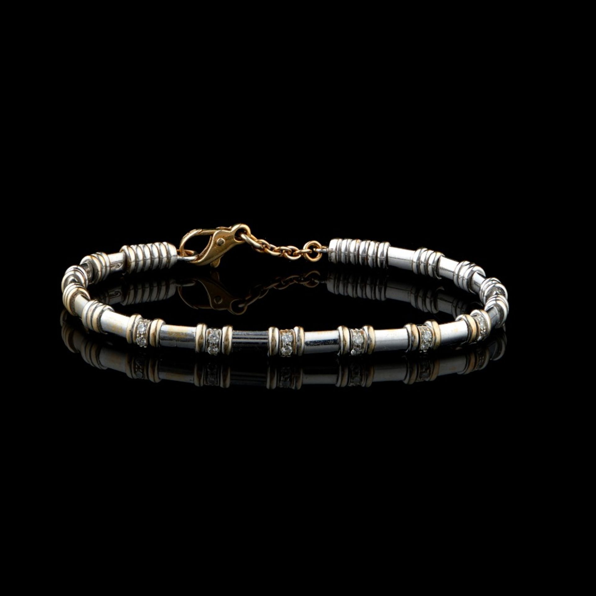  A semi-rigid bracelet
