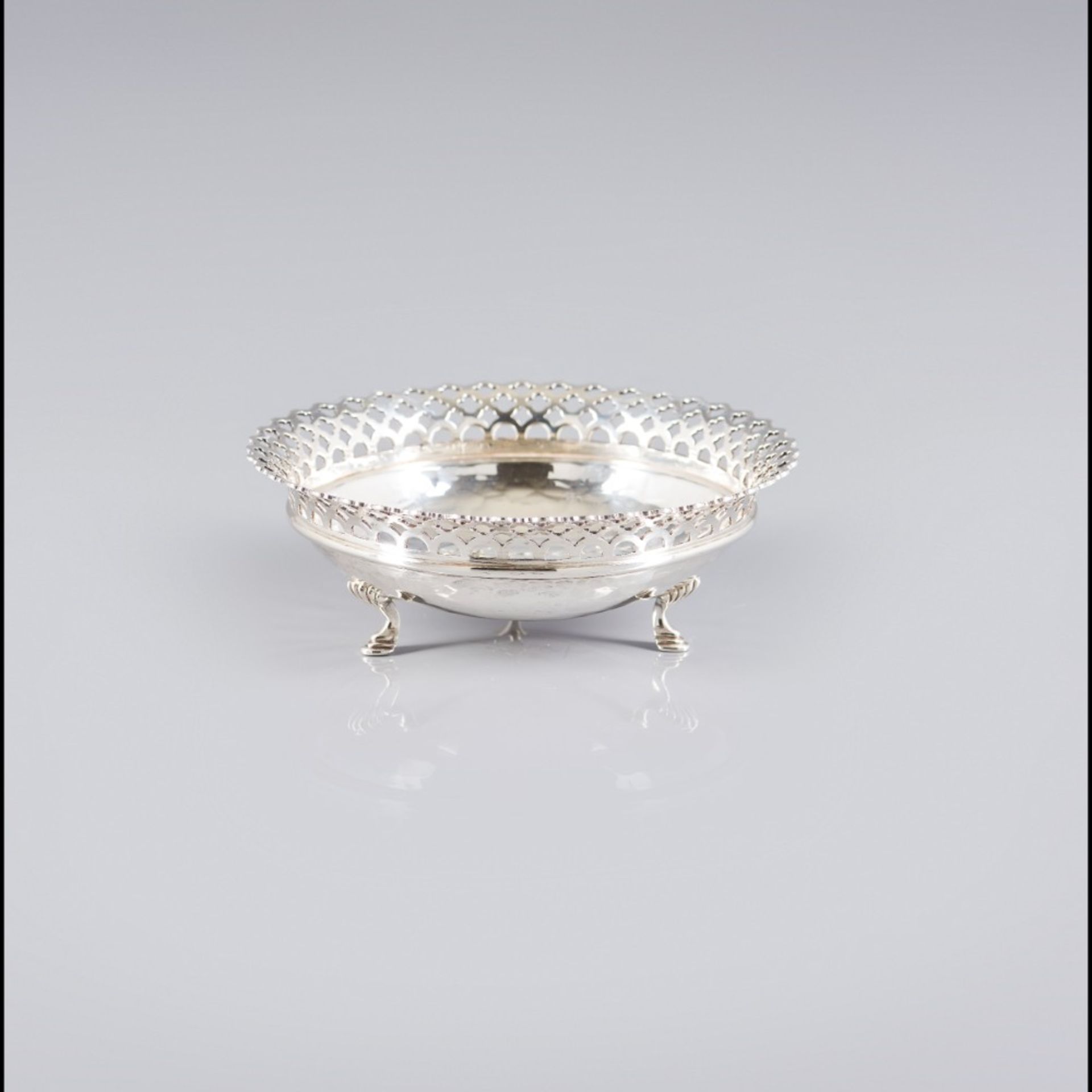  A ring dish