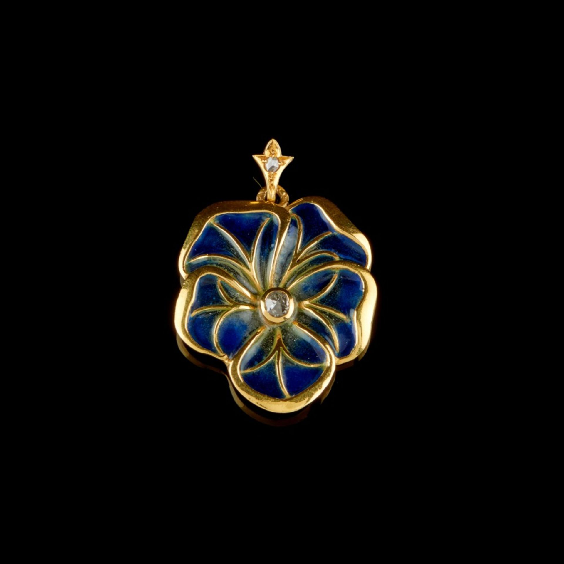  A shamrock pendant