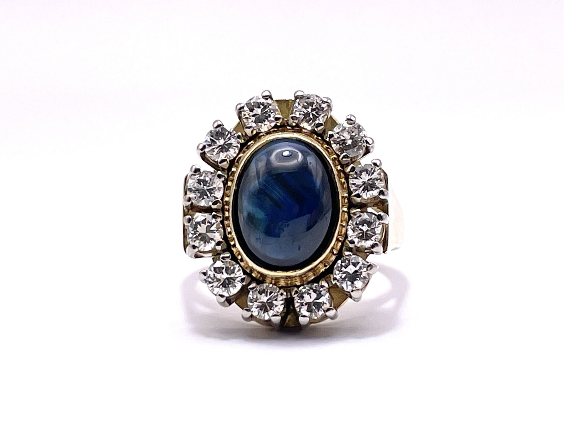 Sapphire ring with brilliants