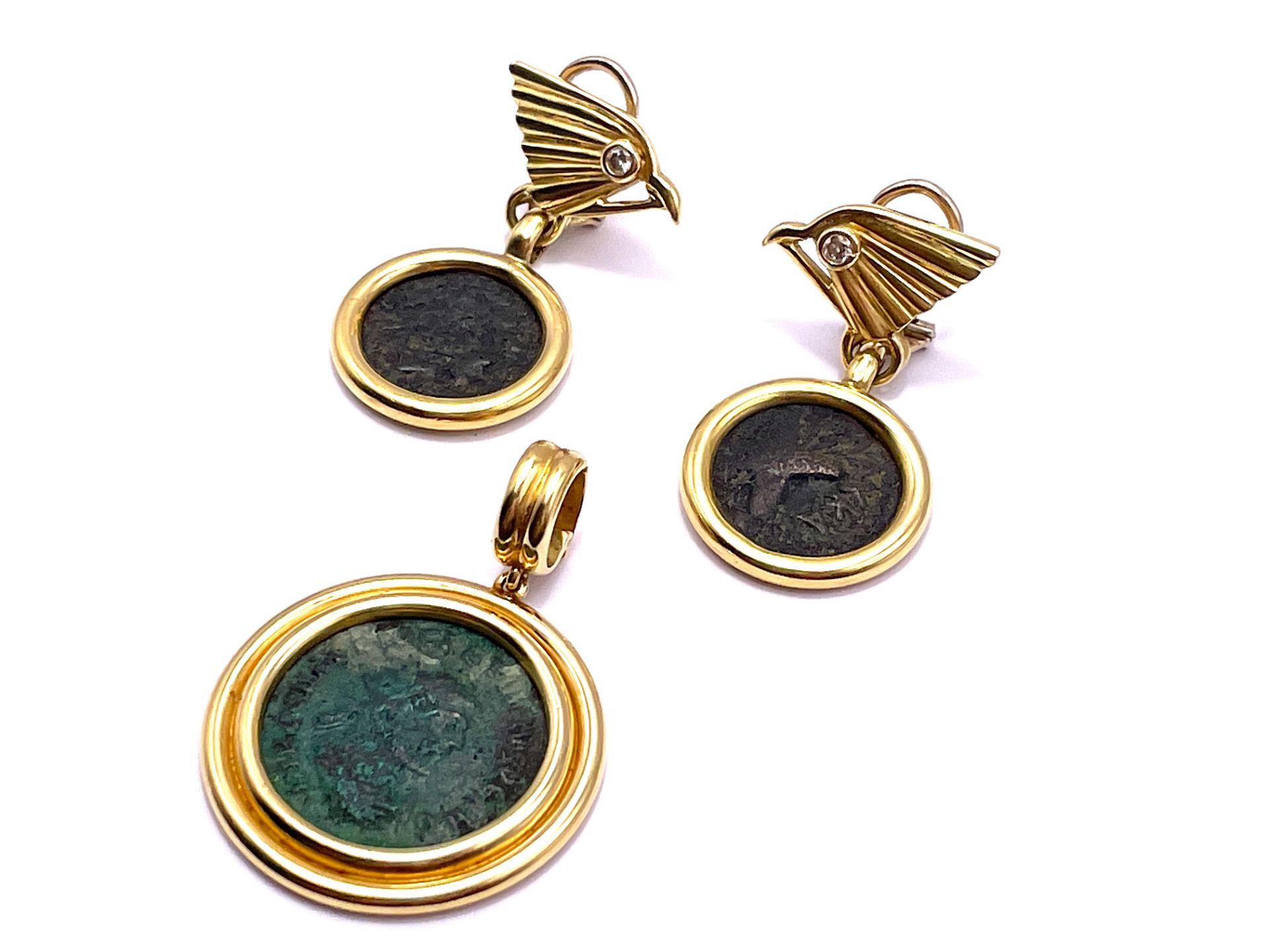 Set of ear stud clips and pendant with antique coins - Image 2 of 9