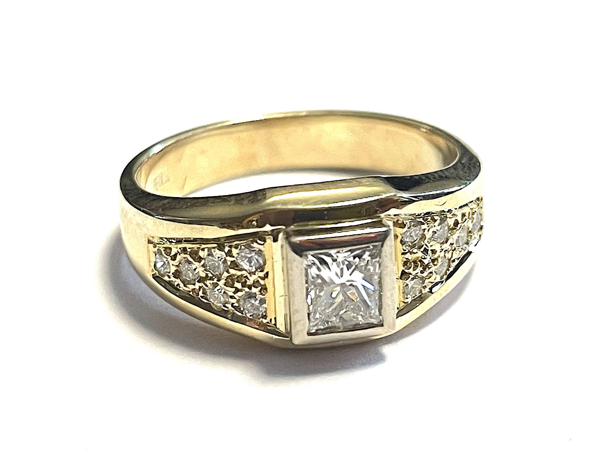 Fancy cut diamond ring - Image 2 of 9