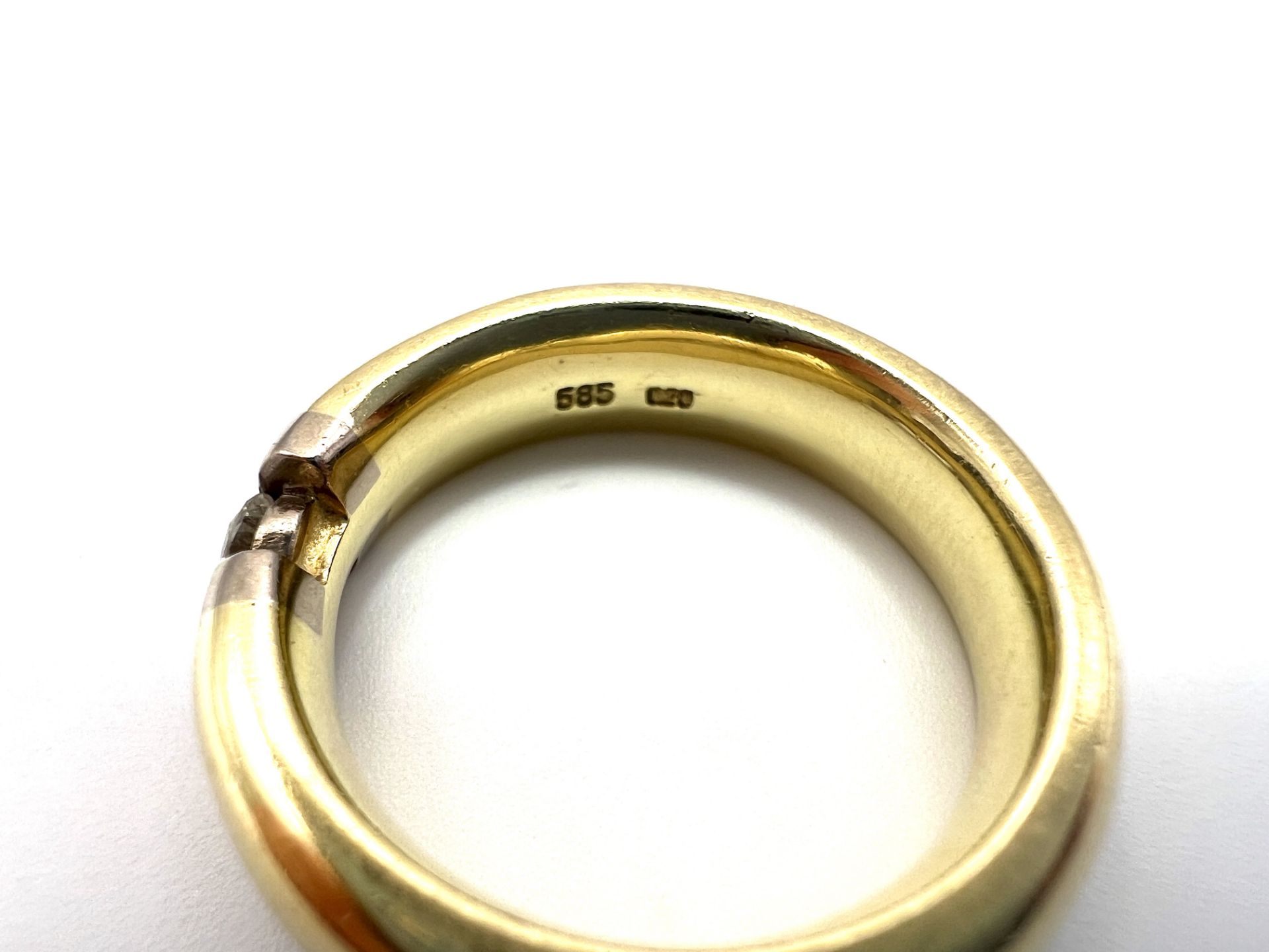 Brilliant ring in floating optic - Image 5 of 7
