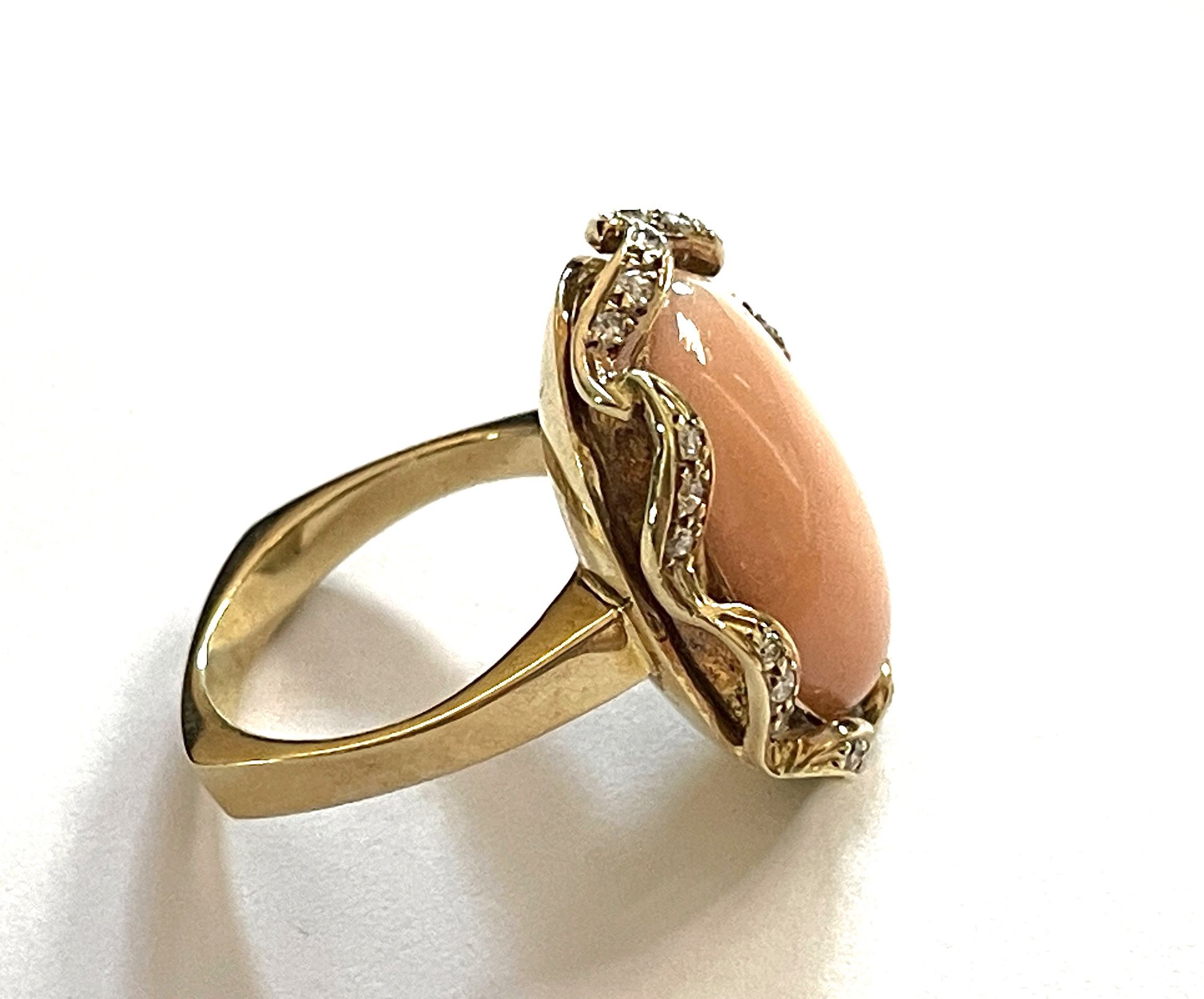 Coral ring with diamonds - Image 8 of 11