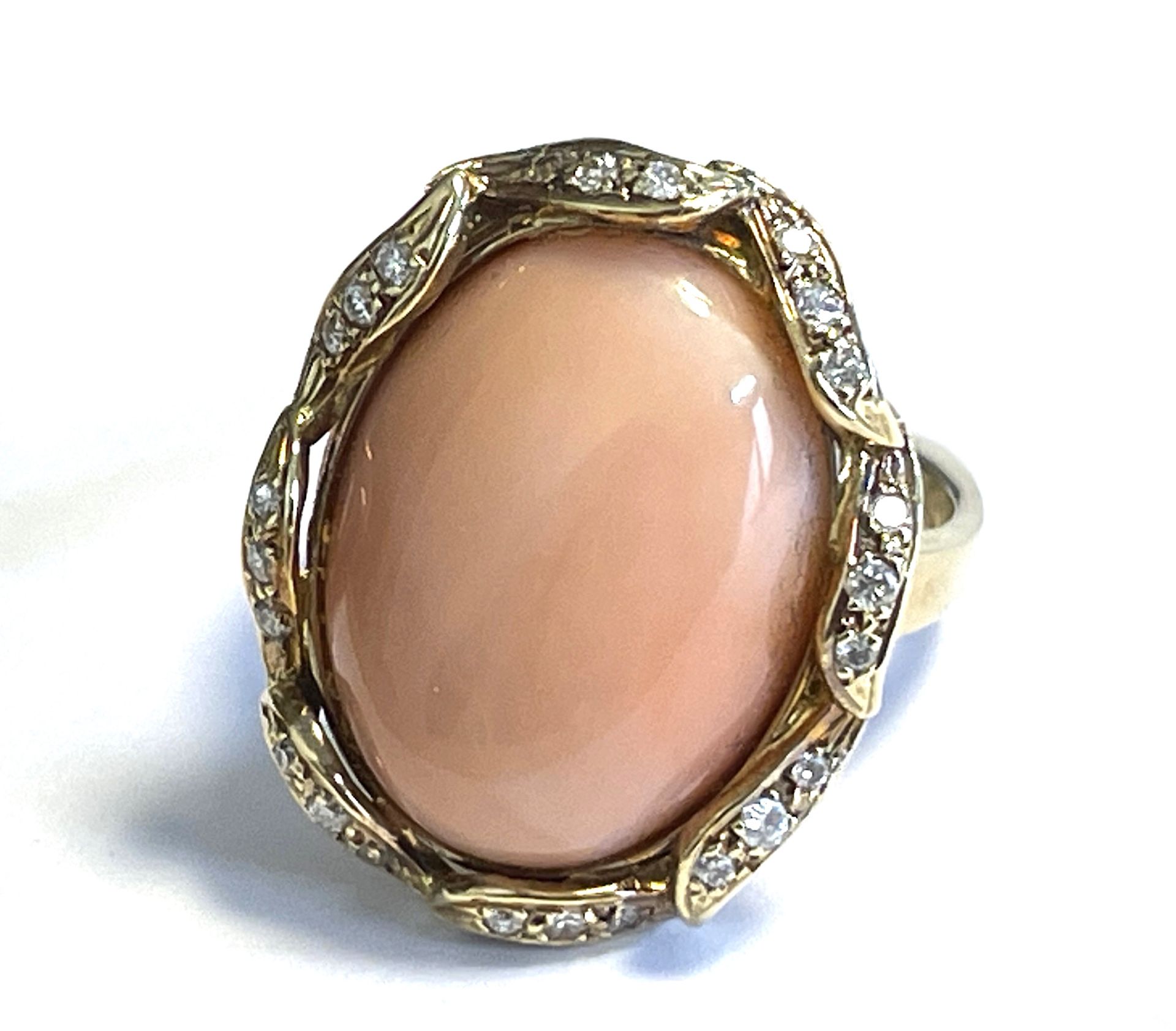 Coral ring with diamonds - Image 2 of 11