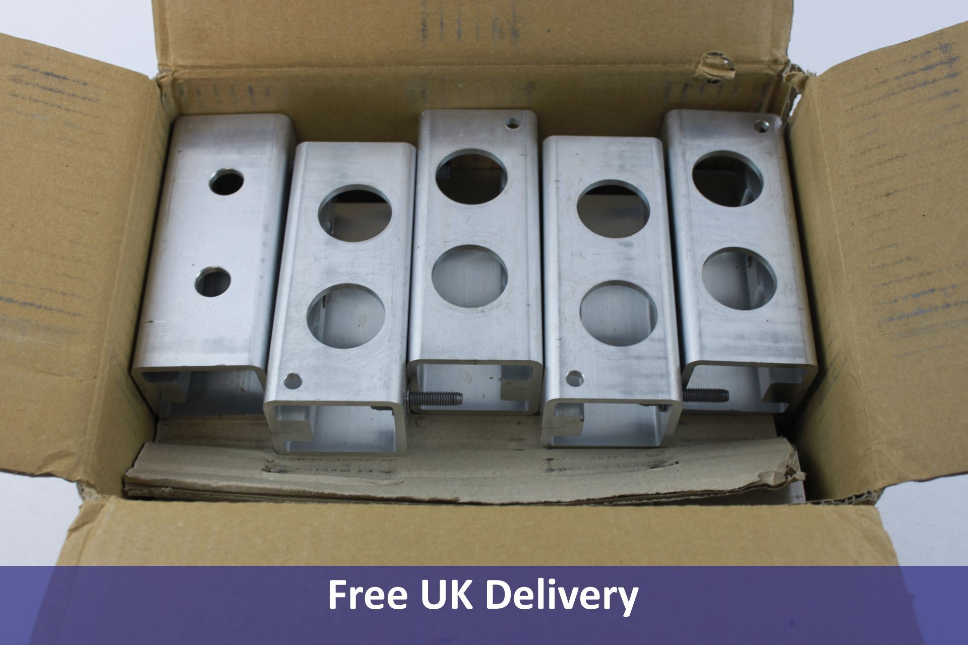 Twelve Land Rover Cpla-103A33-AC Front Brackets