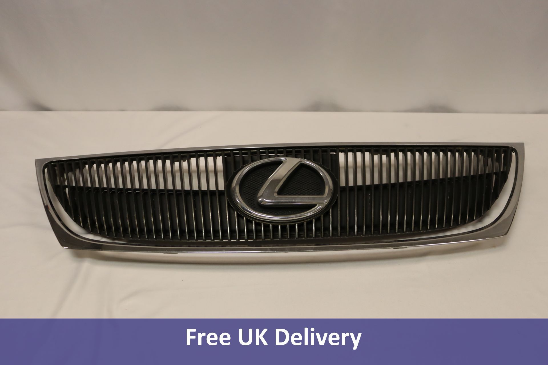 Lexus GS300 Grill. Used