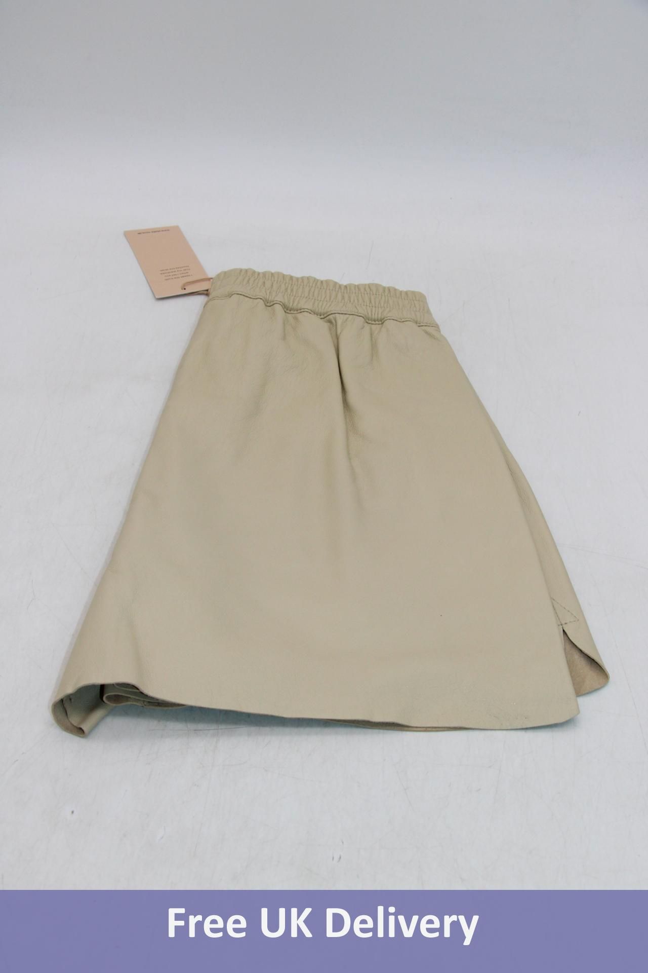 Stella Nova Mid Rise Shorts Wide Leg, Sand White, Size 36