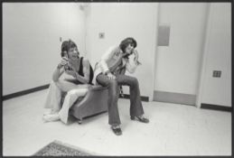 Ethan Russell. „Mick Jagger Keith Richards 'Laugh' 1972 US Tour“. 1972