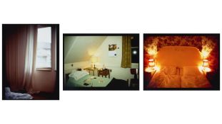 Nan Goldin. „My room in halfway house“ / „Hotel room Zurich“ / „Honeymoon Suite“. 1996