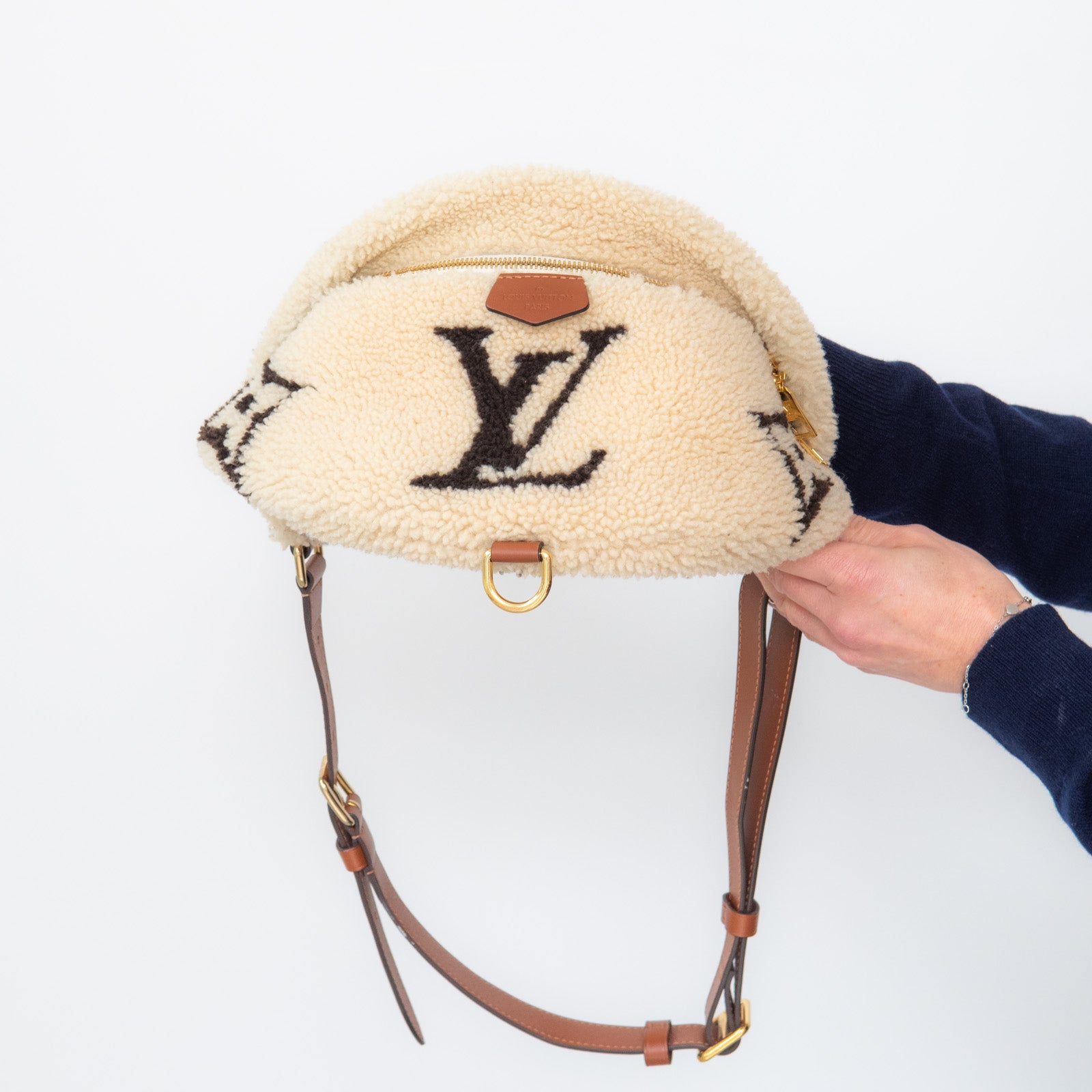 Louis Vuitton Teddy Fleece Bumbag - Image 6 of 11