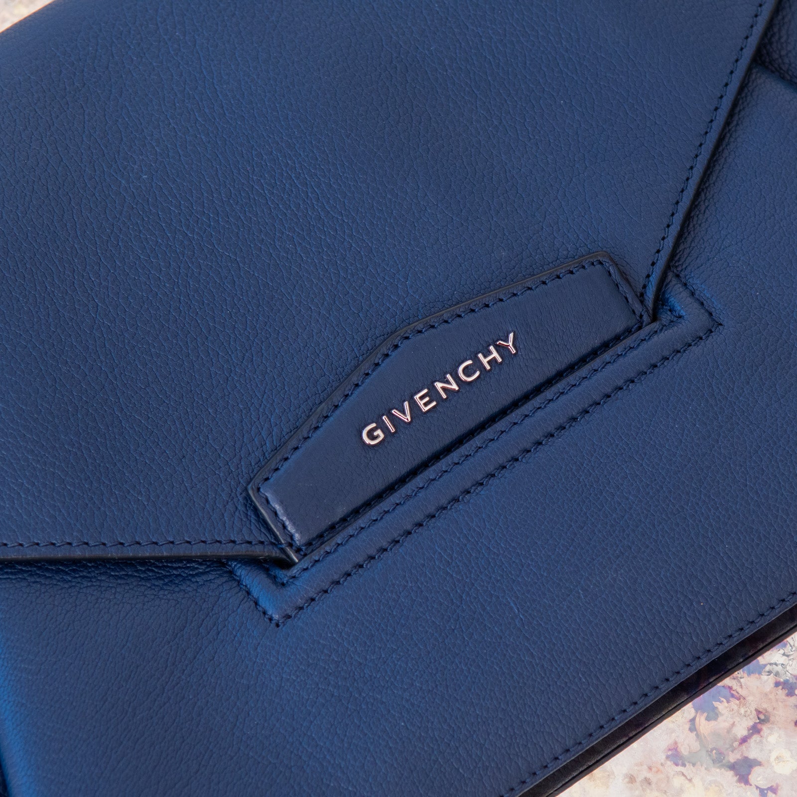 Givenchy Blue Leather Envelope Flap Bag - Bild 3 aus 6