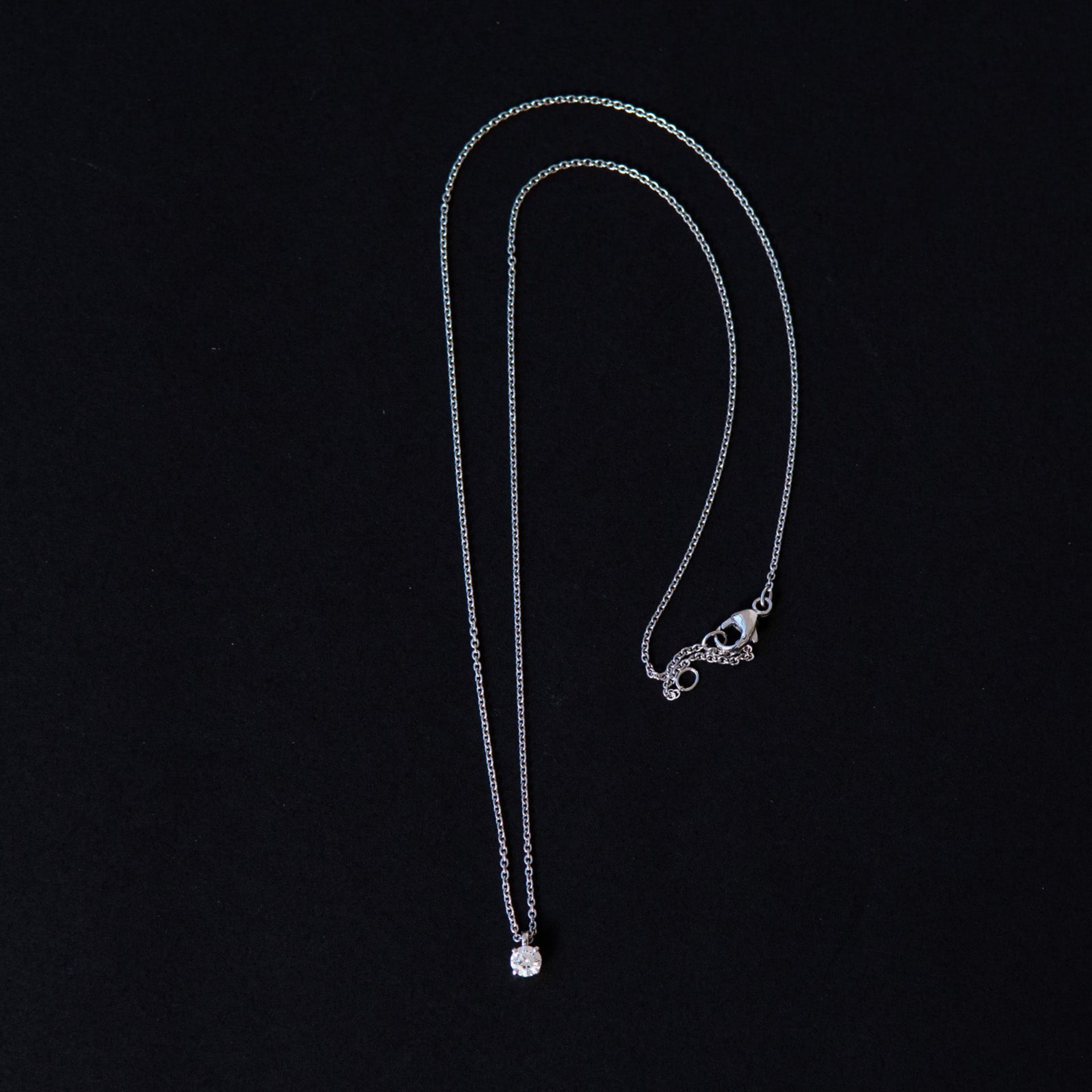 De Beers Classic Round Diamond Pendant Necklace - Image 2 of 6