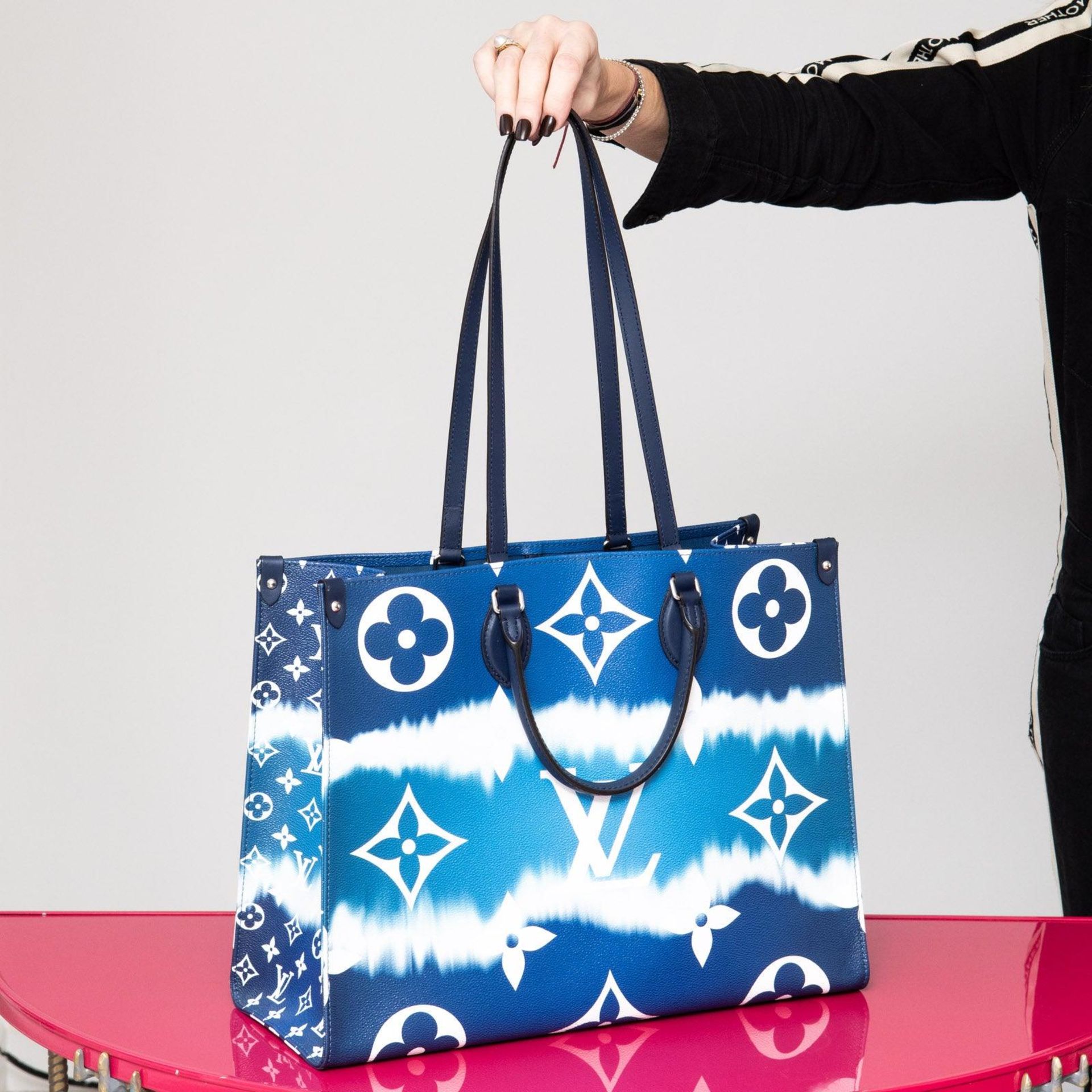 Louis Vuitton Limited Edition Escale Blue On The Go Tote Bag - Image 5 of 6