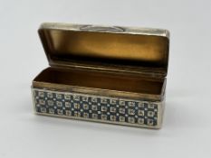A Decorative Hinged Snuff Or Pill Box 6.2cm x 2.5cm Silver