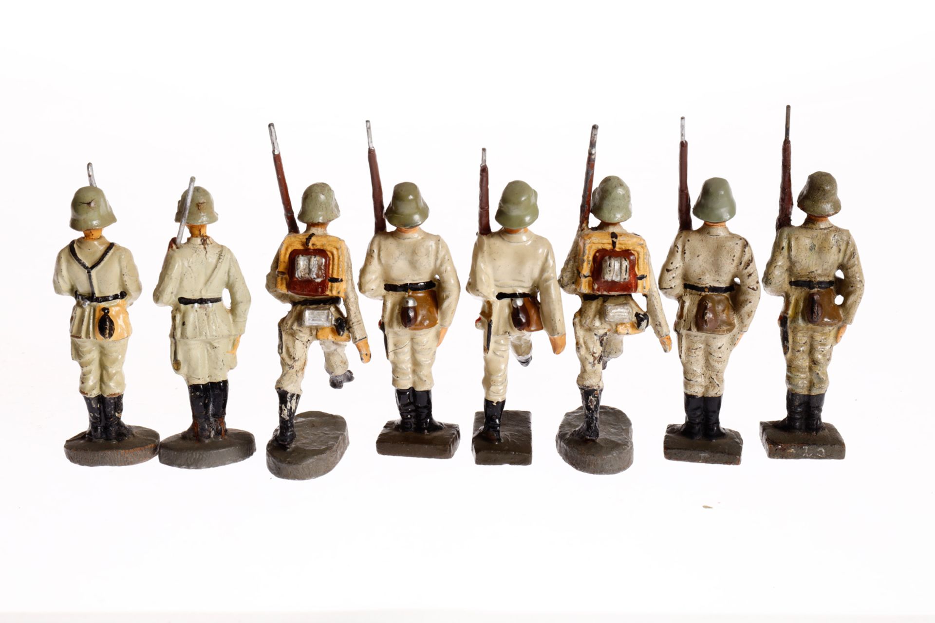 8 Elastolin/Lineol Soldaten, Masse, HL, in weißer Uniform, LS, Z 3 - Bild 2 aus 3