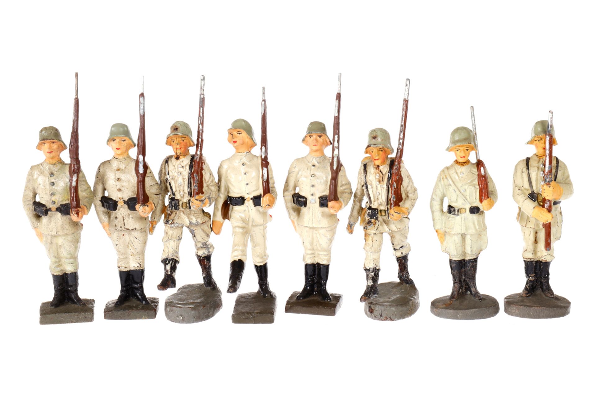 8 Elastolin/Lineol Soldaten, Masse, HL, in weißer Uniform, LS, Z 3