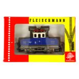 Fleischmann E-Lok ”1968” 4305, Spur H0, weiß/blau, Alterungsspuren, im leicht besch. OK, Z 2