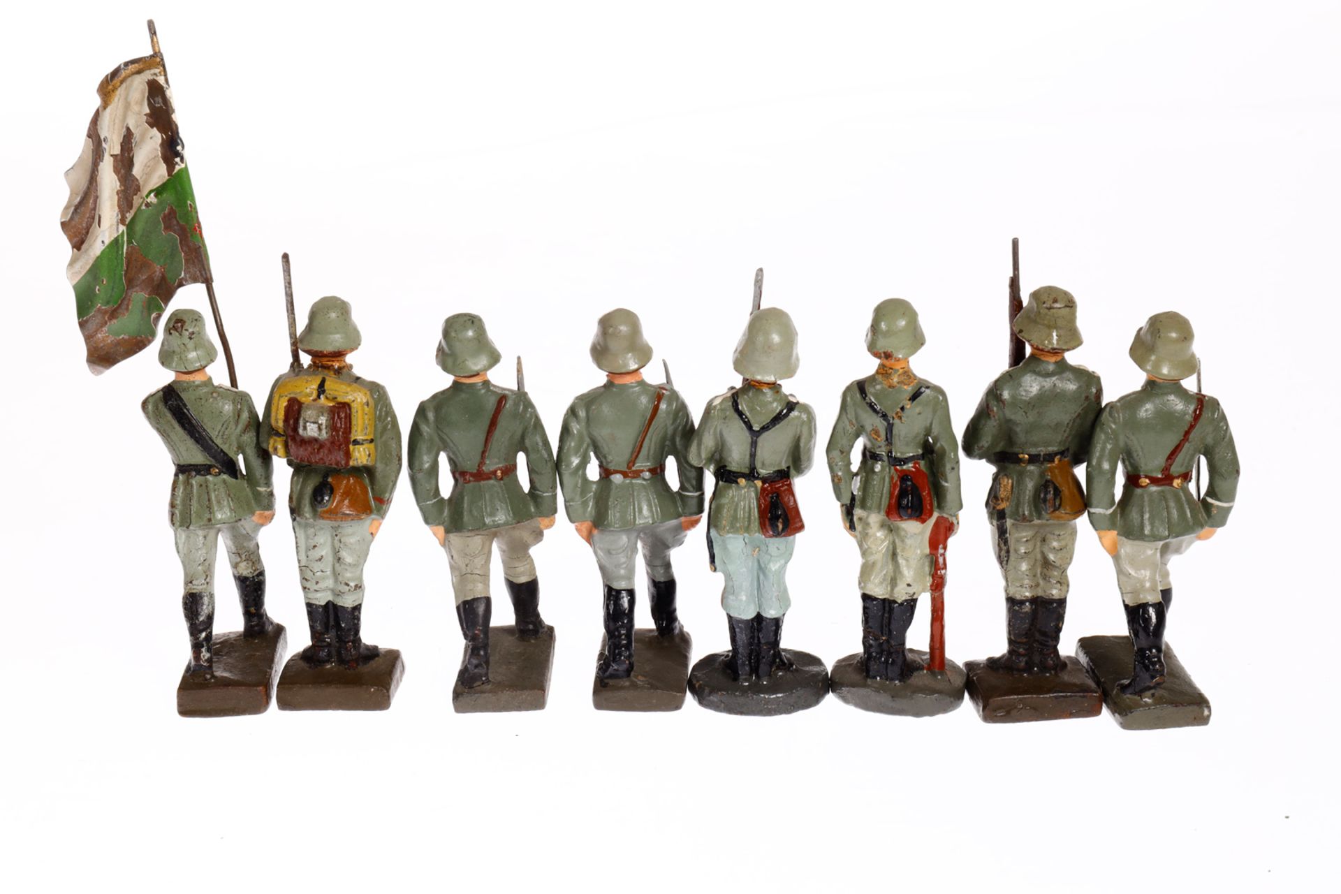 8 Elastolin/Lineol Soldaten, Masse, HL, tw stillgestanden, 1 mit Fahne, LS, Z 3 - Bild 2 aus 3