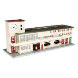 Märklin Bahnhof 418, Spur H0, grau, Fahnenmast fehlt, LS und gealterter Lack, L 33,5, Z 3