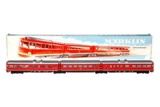 Märklin Triebwagen 3025, Spur H0, rot, 3-teilig, Alterungsspuren, im besch. OK, Z 3