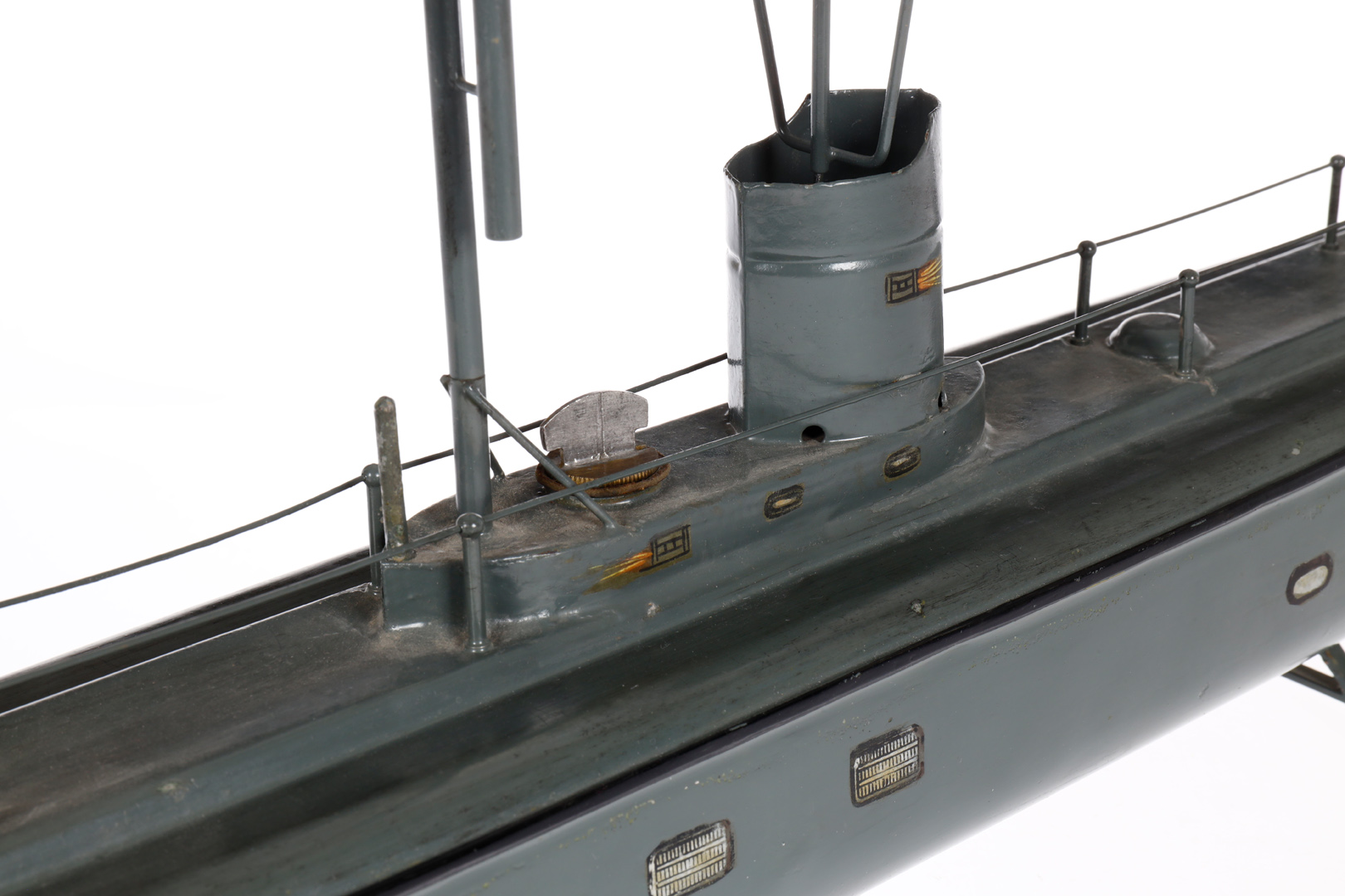 Großes Märklin U-Boot 5081, Uhrwerk intakt (hakt), farbl. rest., tw ergänzt und NV, LS und - Image 4 of 4