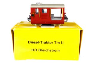 Swisstoys Diesel-Traktor, Spur H0, 2-Leiter, Kunststoff, rotbraun, Alterungsspuren, im OK, Z 3