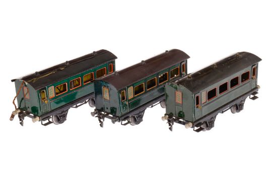 3 Märklin Personenwagen 1874, Spur 1, CL, mit je 4 AT, tw rest., LS und gealterter Lack, L 24, Z 4