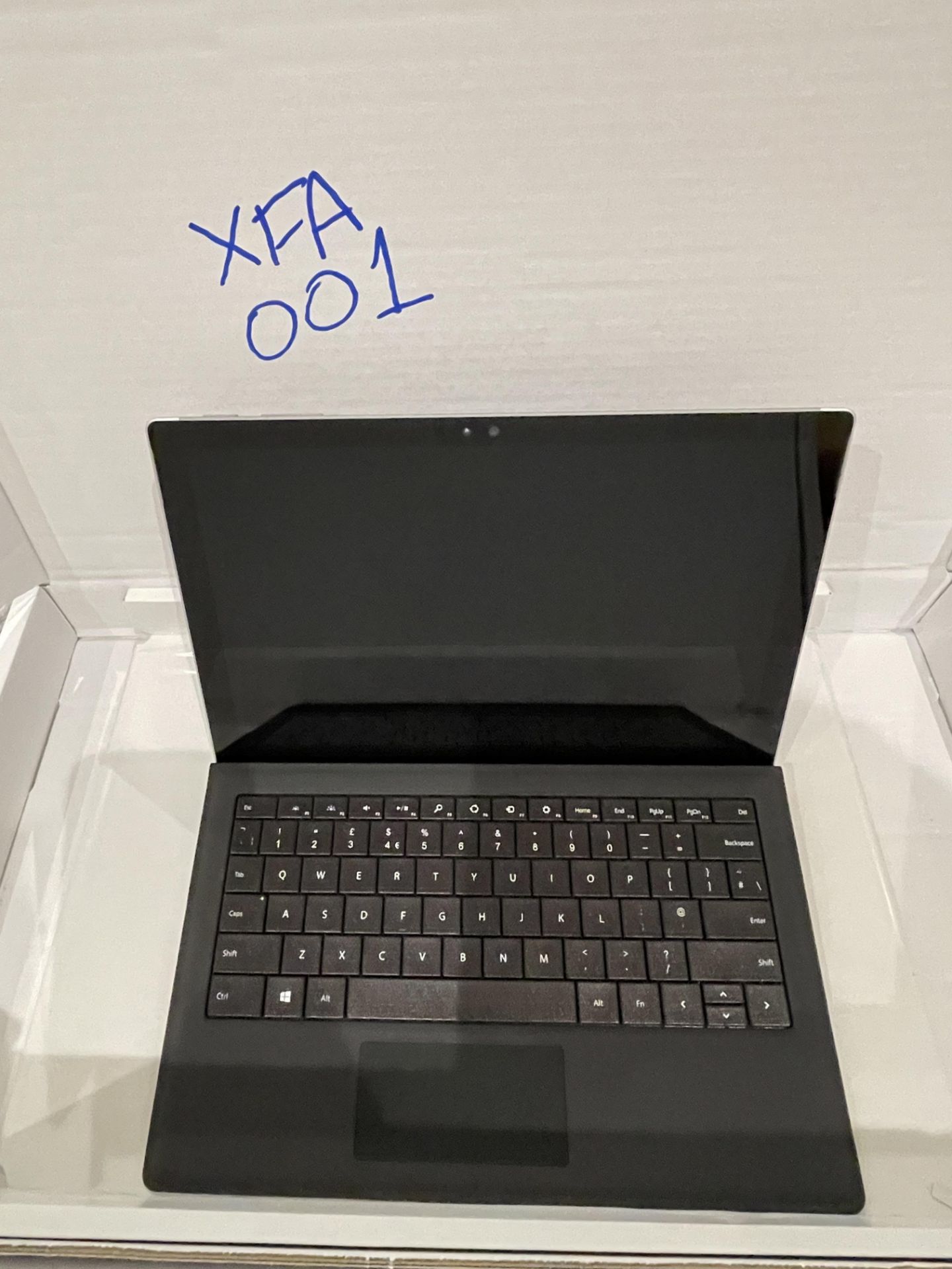 Ex company Microsoft Surface Pro 4 1724 Core i5 6300U. 8gb - 256gb SSD Internal ID XFA001