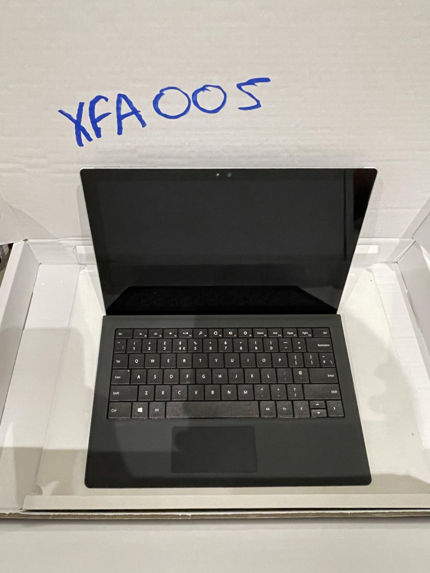 Ex company Microsoft Surface Pro 4 1724 Core i5 6300U. 8gb - 256gb SSD Internal ID XFA005