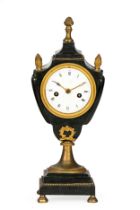 OROLOGIO A PENDOLO D'APPOGGIO IN BRONZO DORATO E PATINATO, FRANCIA 1830 CIRCA