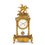 RARO OROLOGIO A PENDOLO IN BRONZO DORATO DI GUSTO SINIZZANTE, FRANCIA 1790 CIRCA