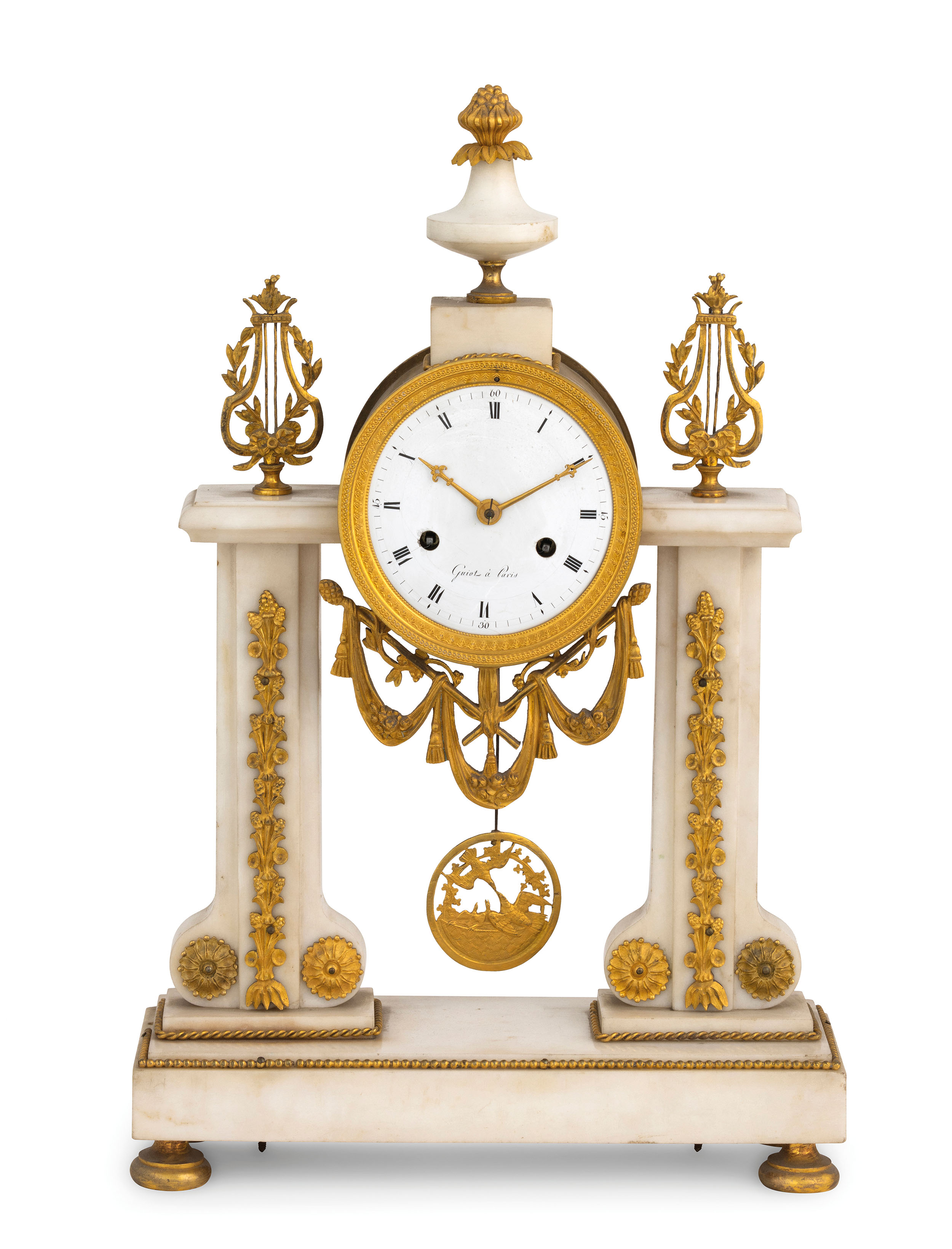 GUIOT A PARIS, OROLOGIO A PENDOLO IN MARMO BIANCO E BRONZI DORATI, FRANCIA 1790 CIRCA