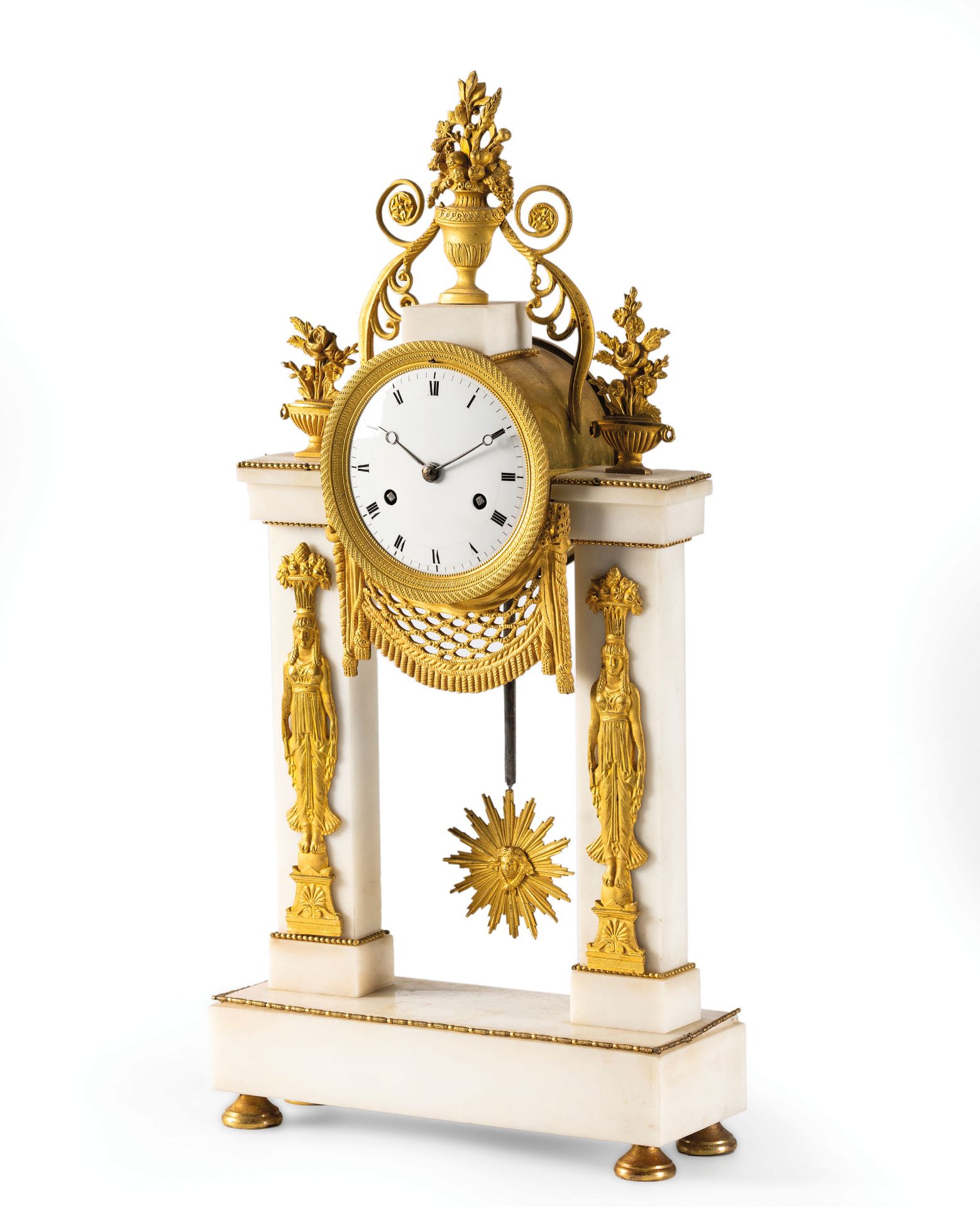 OROLOGIO A PENDOLO IN MARMO BIANCO E BRONZI DORATI, FRANCIA 1810 CIRCA - Image 2 of 4