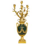 COPPIA DI CANDELABRI DECORATIVI IN BRONZO DORATO, XIX SECOLO