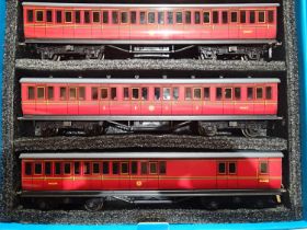 Ace Trains O gauge, C1, three coach Suburban set, BR Maroon, in excellent condition, one roof vent