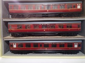 Ace Trains O gauge C.13, set A, set of three BR Maroon MK1 coaches, Mid Day Scot roof boards, in