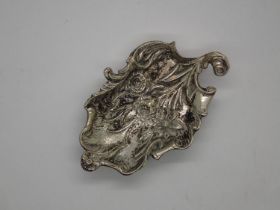 Spanish silver relief cast tray, in the form of a leaf with further botanical pattern, L: 11 cm,