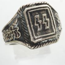 Silver German SS signet ring, size V. UK P&P Group 0 (£6+VAT for the first lot and £1+VAT for